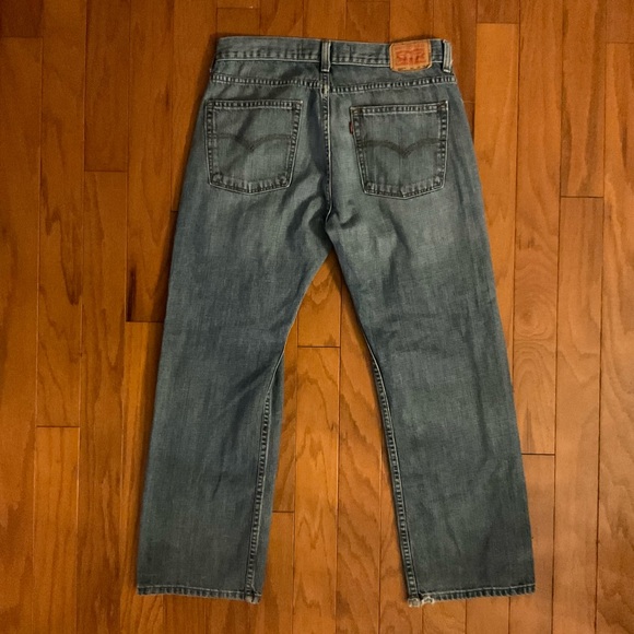 Levi’s 550 Relaxed Fit Zipper 🪰 Jeans! - Picture 2 of 10